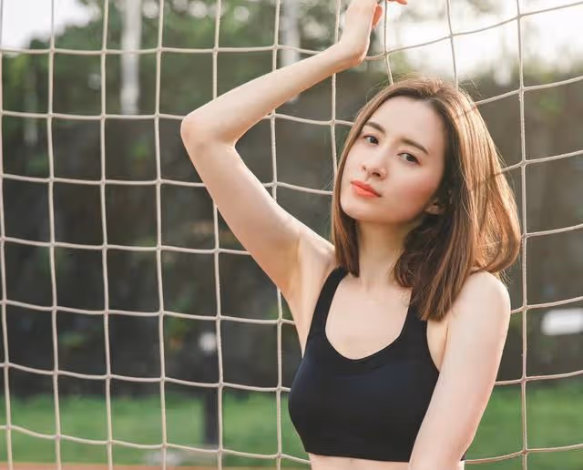 香港知名女星否認拜金！曬照秀豐滿身材，為丈夫生子穩固豪門地位