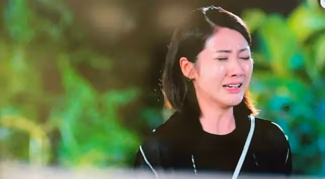 絕美學生造型 29歲華姐冠軍返回加拿大名校讀書