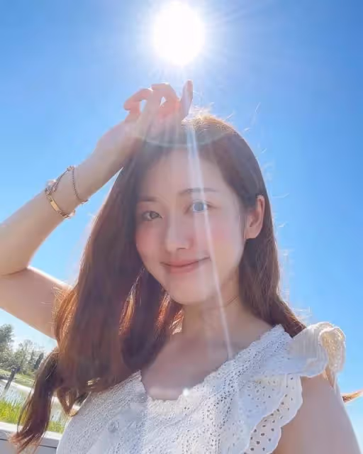 絕美學生造型 29歲華姐冠軍返回加拿大名校讀書