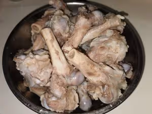 吸骨髓的聖品紅燒羊棒骨