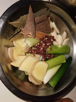 吸骨髓的聖品紅燒羊棒骨