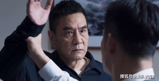 《罰罪》肖振邦想拿U盤扳倒趙家和鄭廣天,結果被李伯東擊斃