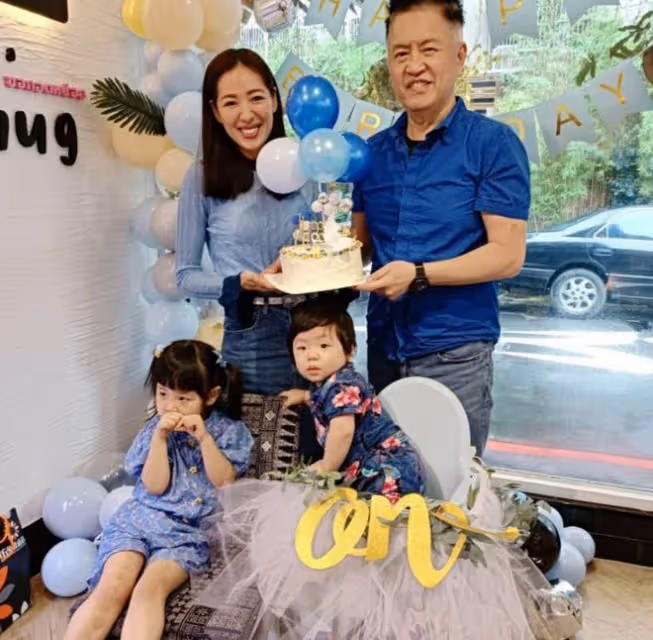 37歲女星為兒子辦奢華周歲宴！61歲富豪老公老來得子，笑容很燦爛