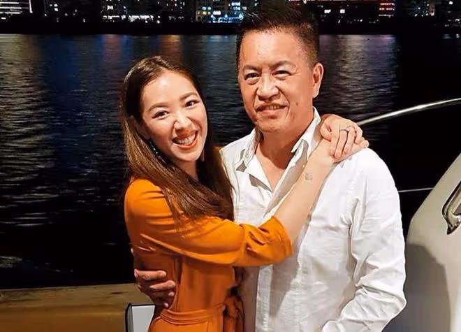 37歲女星為兒子辦奢華周歲宴！61歲富豪老公老來得子，笑容很燦爛