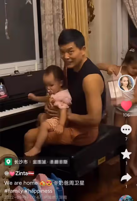 分離3個月!64歲周衛星一家團聚,懷抱1歲混血小女兒難掩開心