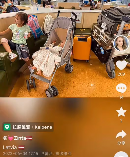 分離3個月!64歲周衛星一家團聚,懷抱1歲混血小女兒難掩開心