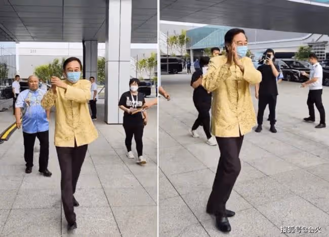 馮鞏現身慰問活動 走紅毯低頭弓背太謙卑