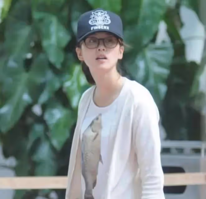 女明星素顏比賽,看誰的妝容更耐打?