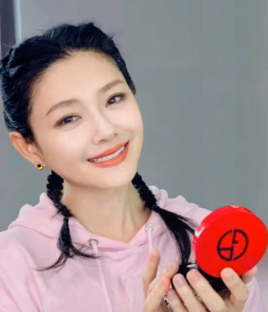 台灣省發生地震後,汪小菲母親張蘭和孫女視頻,稱新房子能抗十級