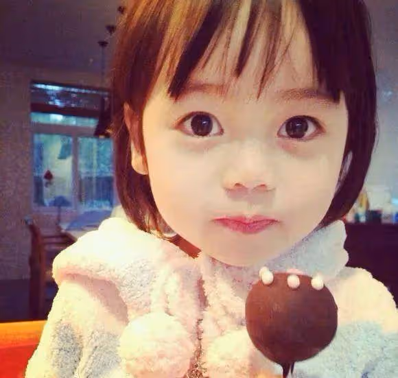 周杰倫昆凌4歲兒子正臉曝光,咋跟姐姐顏值差別那麼大?