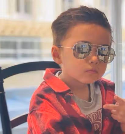 周杰倫昆凌4歲兒子正臉曝光，咋跟姐姐顏值差別那麼大？