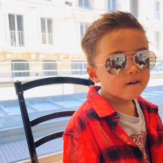 周杰倫昆凌4歲兒子正臉曝光，咋跟姐姐顏值差別那麼大？