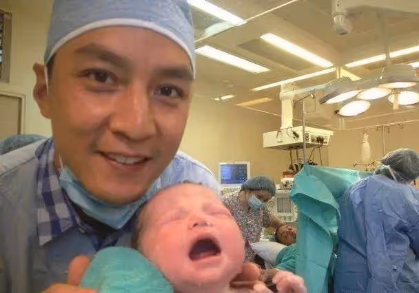 周杰倫昆凌4歲兒子正臉曝光,咋跟姐姐顏值差別那麼大?