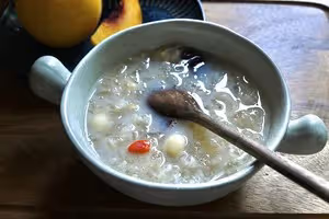 秋食白食 來一碗銀耳蓮子羹吧