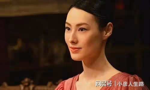 為李澤楷生三子，卻嫁不進豪門：梁洛施的人生，比想像中更坎坷