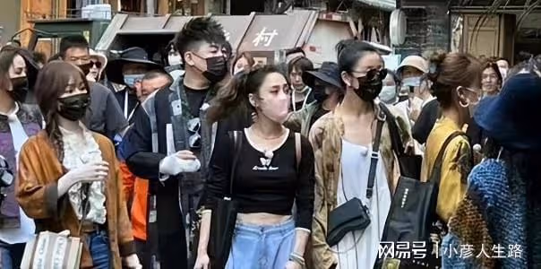 胡彥斌捲入李易峰風波,與灣灣互動親密,綜藝被打碼作品或將下架