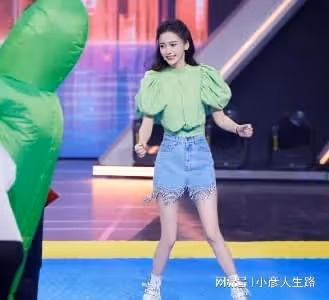 膝蓋內扣、外八字,這9位「半身美女」,走路姿勢簡直毀形象