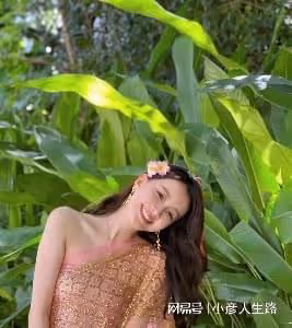膝蓋內扣、外八字,這9位「半身美女」,走路姿勢簡直毀形象