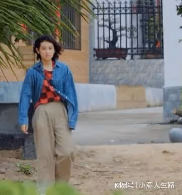 膝蓋內扣、外八字,這9位「半身美女」,走路姿勢簡直毀形象