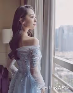 膝蓋內扣、外八字,這9位「半身美女」,走路姿勢簡直毀形象