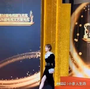 膝蓋內扣、外八字,這9位「半身美女」,走路姿勢簡直毀形象
