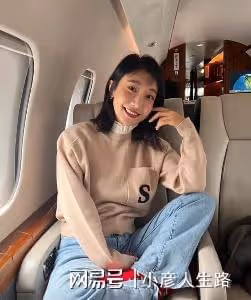 35歲女星姜塵定居美國!人美聲甜顏值能打,坐私人飛機住超大豪宅