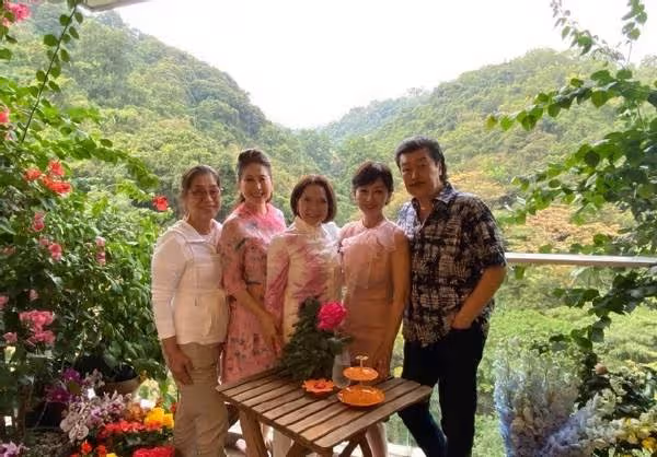 林正英「御用女僵屍」王玉環，卸妝後美的驚豔眾人，如今轉行賣保險住5000萬豪宅，66歲仍然韻味十足，網友：最美「女鬼」
