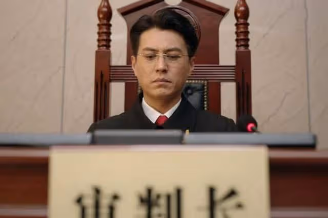靳東新劇《底線》首播6集，憑藉3大看點，欲掀收視狂瀾