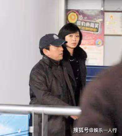 央視主持水均益 妻癱瘓後離婚卻甘願養智殘大哥
