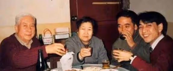 央視主持水均益 妻癱瘓後離婚卻甘願養智殘大哥