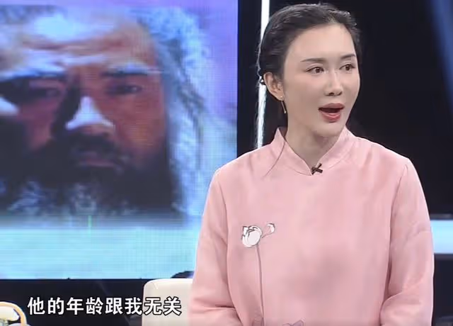 71歲張紀中衝浪狂嗆水 摔成四腳朝天臉通紅