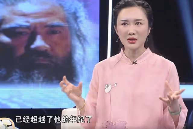 71歲張紀中衝浪狂嗆水 摔成四腳朝天臉通紅
