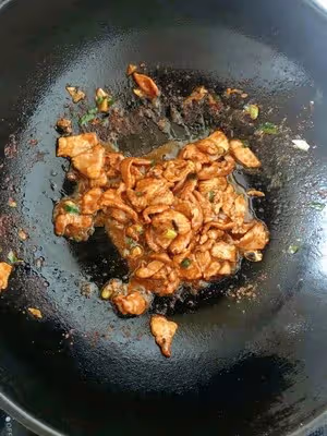 圓白菜炒肉片（秘制）