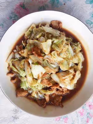 圓白菜炒肉片（秘制）
