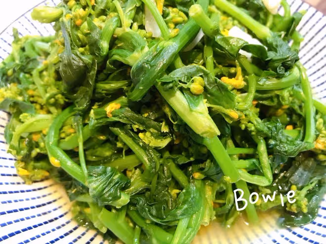 好嫩的清炒小小油菜花