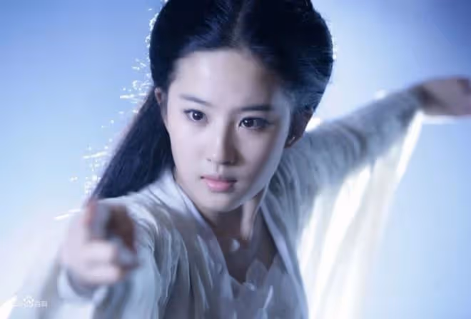 劉亦菲直播時不小心關了美顏 網友:知道明星和網紅的區別了