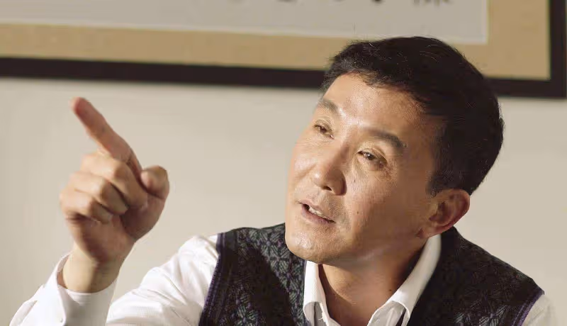 頂著一副「面癱臉」,演技卻被吹爆的3位男星,每一位都是老戲骨