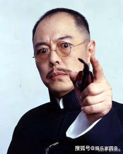 張鐵林混血女兒很漂亮但不會說中文 ,父親曾為討好女兒忍氣吞聲