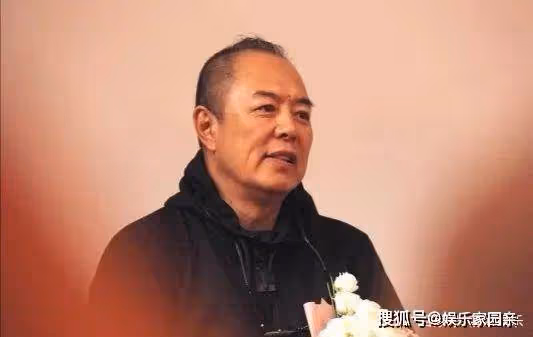 張鐵林混血女兒很漂亮但不會說中文 ,父親曾為討好女兒忍氣吞聲