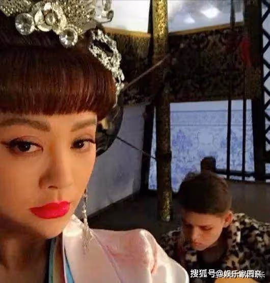 寧靜的22歲混血兒子:繼承父母完美基因,父母離婚後仍堅強成長