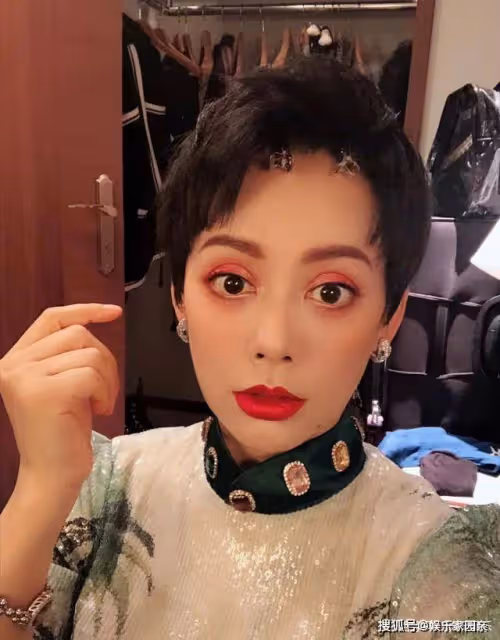 寧靜的22歲混血兒子:繼承父母完美基因,父母離婚後仍堅強成長