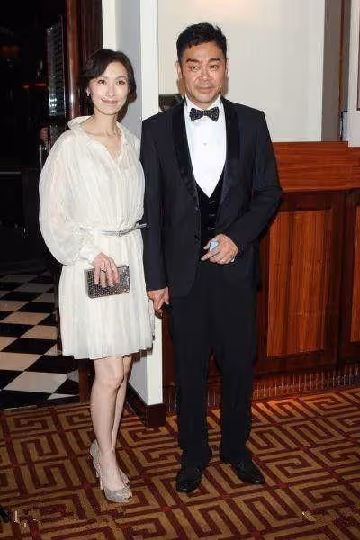 52歲郭藹明近照曝光！一身綠色抹胸「黃瓜裙」現身，腰部的「鏤空」成最大亮點