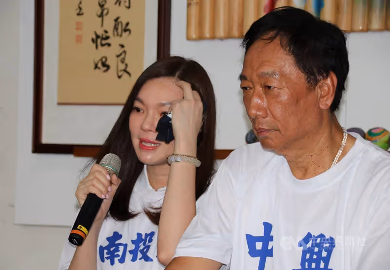 罕談婚後變化!曾馨瑩主動「斬斷名流社交圈」帶3娃樂當異類 笑曝「用公文和郭董溝通」逗趣互動曝光