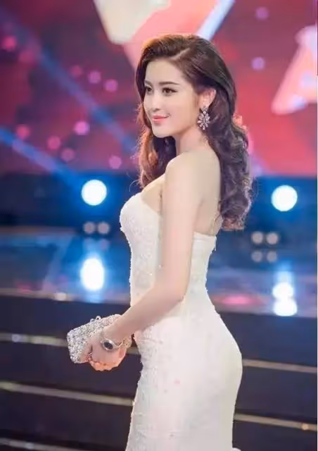 國外第一美女Nguyen,完美身材顏值天花板,果然名不虛傳