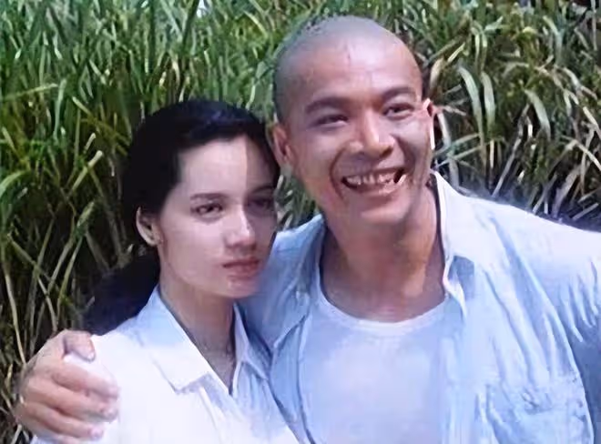 TVB女星鄭艷麗再進ICU！手上插針管纏膠布，已改當服務員患厭食症