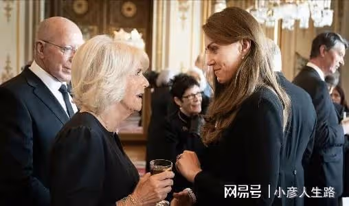 凱特戴女王生前項鍊,與婆婆卡米拉聯手閃耀招待會,梅根相形見絀