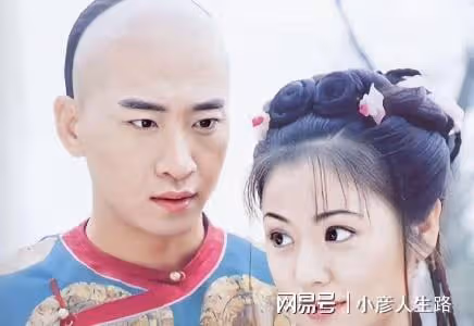 52歲周傑戀情曝光！女方年輕貌美身材佳，母親去世後成孤身一人