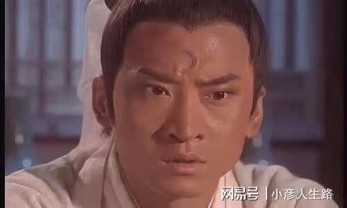52歲周傑戀情曝光!女方年輕貌美身材佳,母親去世後成孤身一人