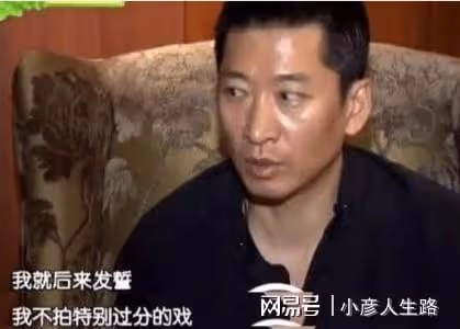 52歲周傑戀情曝光!女方年輕貌美身材佳,母親去世後成孤身一人