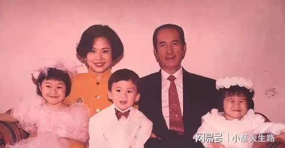 何超蓮考取內地駕照,曬照表達喜悅的心情,和竇驍感情穩定